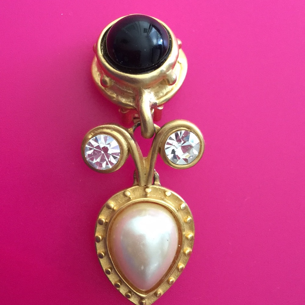 Vintage Contempo Casuals egyptian clip earrings
